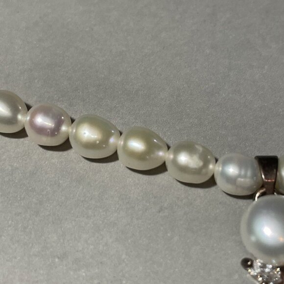 Pearl Necklace with Pearl Pendant Gold Toned - Picture 5 of 9